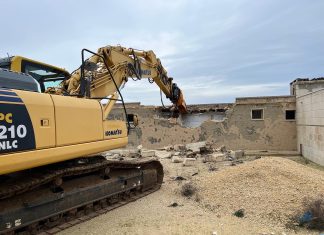 Riqualificazione di Casalabate, abbattuti immobili