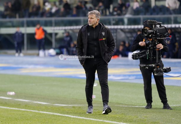 Al Bentegodi il Lecce perde l'imbattibilità ed anche Umtiti: sconfitta per 2 a 0, il francese esce dal campo in lacrime - Corriere Salentino