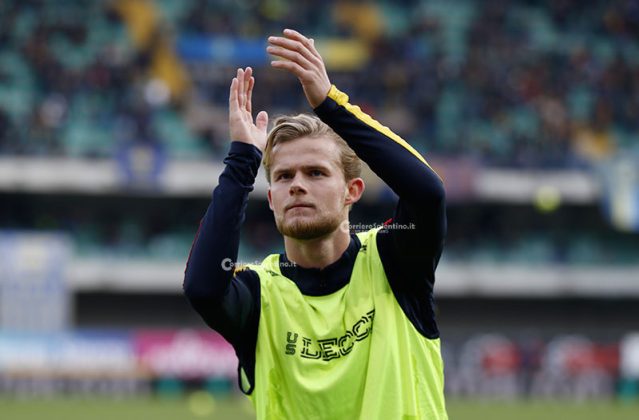 Al Bentegodi il Lecce perde l'imbattibilità ed anche Umtiti: sconfitta per 2 a 0, il francese esce dal campo in lacrime - Corriere Salentino