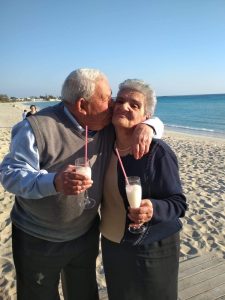 Giorgio e Cesarina: 70 anni di matrimonio, festa a sorpresa con i 5 figli e i 13 nipoti - Corriere Salentino