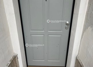 Spari nella notte contro un’abitazione: 9 colpi di pistola sul portone. A marzo un ordigno danneggiò auto e infissi