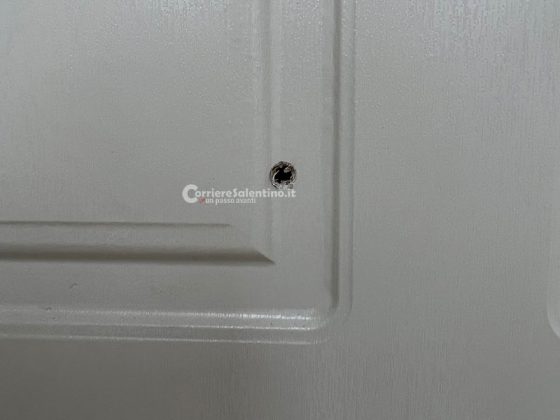 Spari nella notte contro un’abitazione: 9 colpi di pistola sul portone. A marzo un ordigno danneggiò auto e infissi - Corriere Salentino