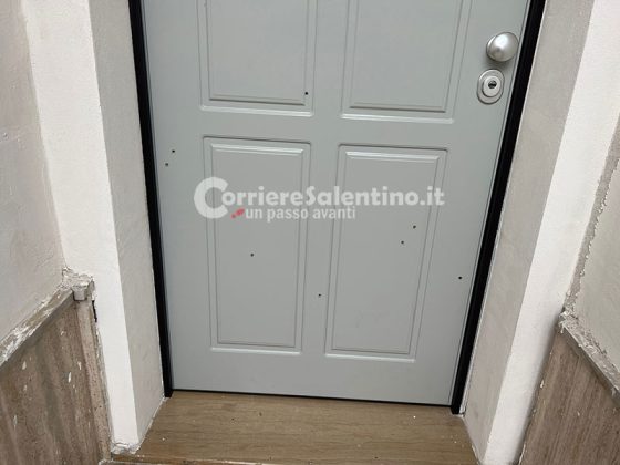 Spari nella notte contro un’abitazione: 9 colpi di pistola sul portone. A marzo un ordigno danneggiò auto e infissi - Corriere Salentino