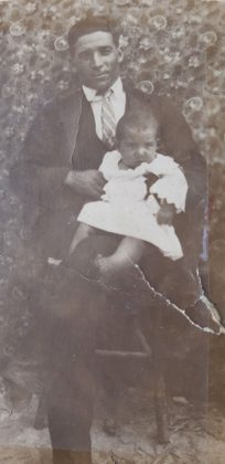 Nonna Anna festeggia 100 anni attorniata dall’affetto di nipoti e pronipoti - Corriere Salentino