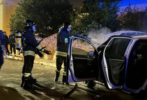 Auto prende fuoco in marcia: attimi di paura per il conducente - Corriere Salentino