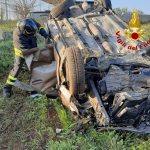 Fuori strada con l'auto in tangenziale, si ribalta nelle campagne: paura per un 20enne - Corriere Salentino