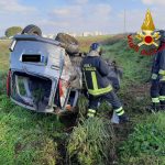 Fuori strada con l'auto in tangenziale, si ribalta nelle campagne: paura per un 20enne - Corriere Salentino