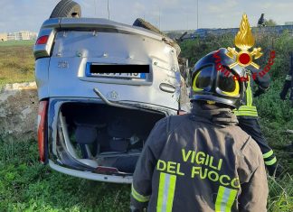 Fuori strada con l’auto in tangenziale, si ribalta nelle campagne: paura per un 20enne