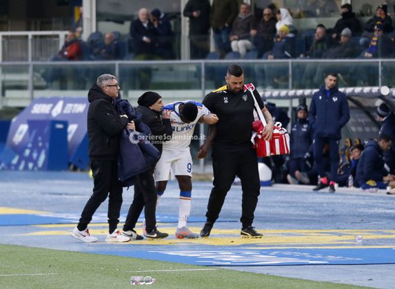 Tegola Lecce, preoccupano gli infortuni alla spalla di Gendrey e Umtiti - Corriere Salentino