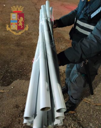 Allo stadio con mazze, manganelli catene e bombe carta: nei guai un tifoso del Lecce e cinque della Salernitana - Corriere Salentino