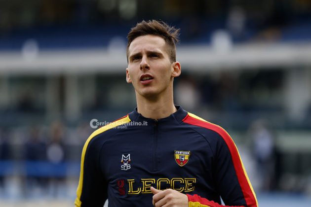 Al Bentegodi il Lecce perde l'imbattibilità ed anche Umtiti: sconfitta per 2 a 0, il francese esce dal campo in lacrime - Corriere Salentino