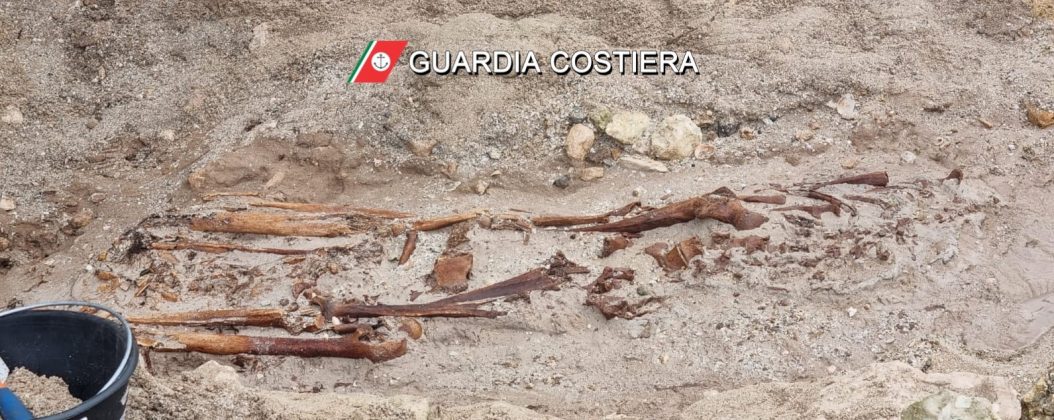 Il mare restituisce tombe e resti umani dell'Età del Bronzo: al via gli scavi sulla costa ionica - Corriere Salentino