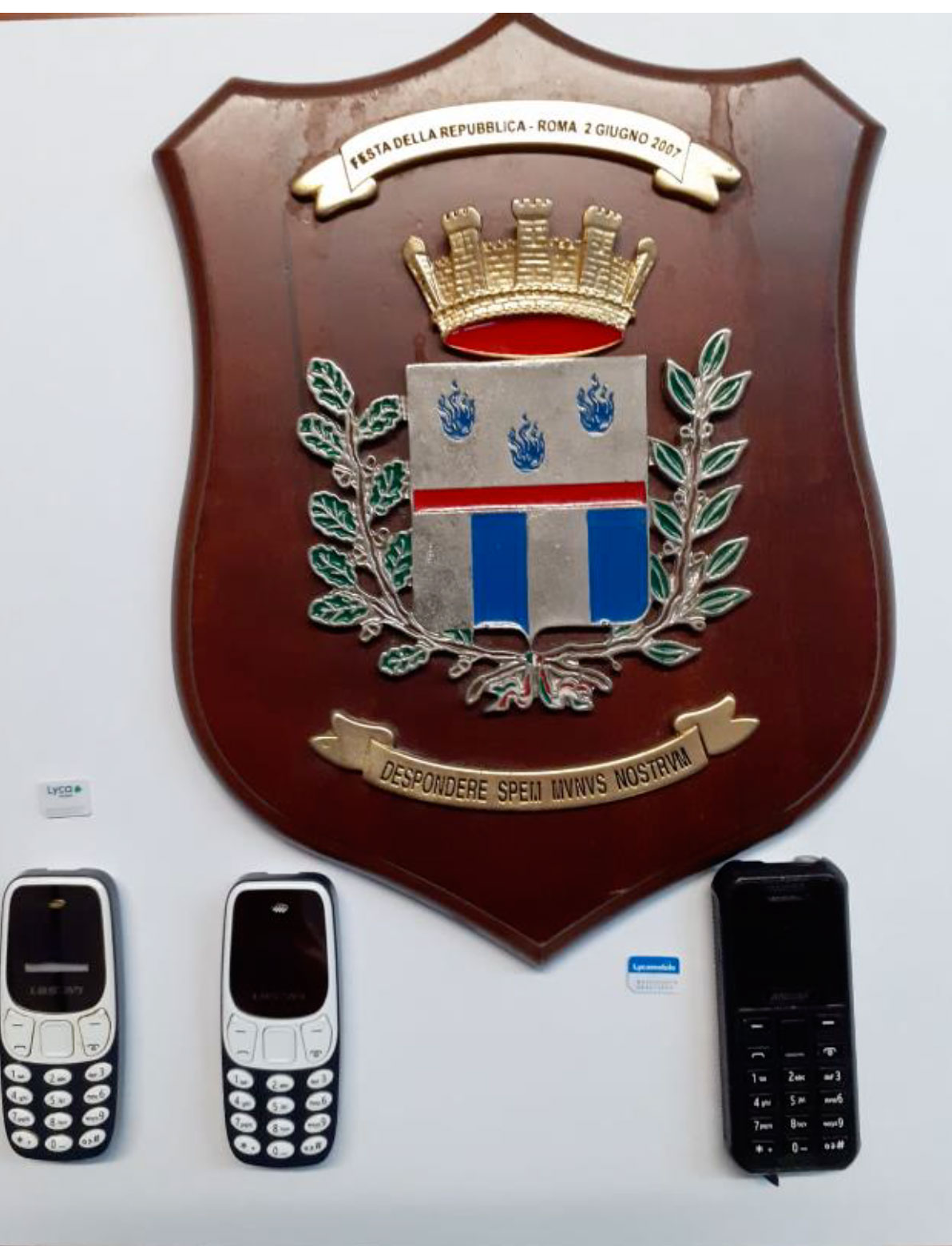 Microtelefoni e droga nelle celle di tre detenuti: indagini durate mesi, agenti al lavoro fino a 24 ore di fila - Corriere Salentino