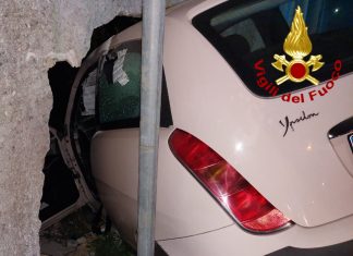 Perde in controllo dell’auto e si “conficca” nel muro, 30enne finisce in ospedale