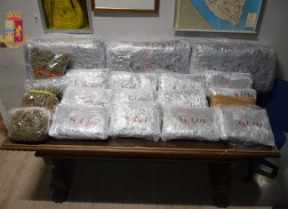 Blitz antidroga alla periferia di Lecce, in un garage scovati oltre 32 chili di marijuana: un arresto