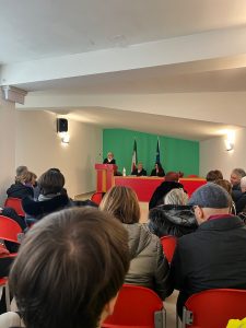 Bonaccini si impone in Puglia, ma nel leccese vince Elly Schlein e cambia la media nazionale: ora il voto aperto a tutti. A Lecce segretario Pd Romeo Russo - Corriere Salentino