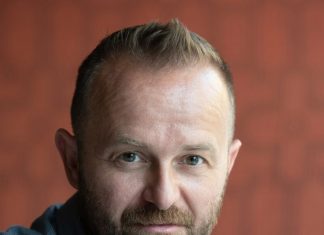 Sabato 4 febbraio “Prof. posso andare in bagno?” Teatro Comunale Domenico Modugno Enrico Galliano