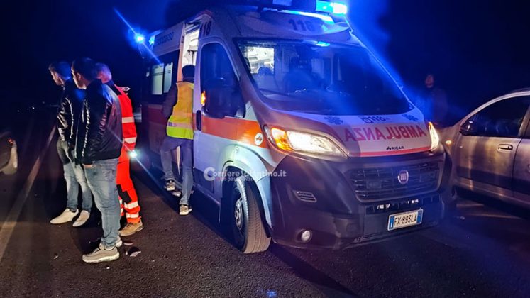Incidente sulla statale 274: impatto tra due auto e un furgoncino. Tre feriti - Corriere Salentino
