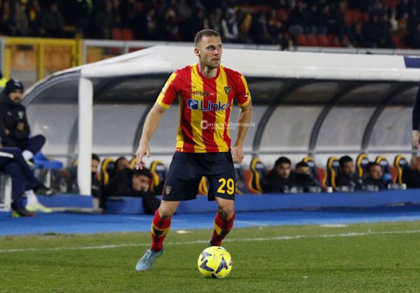 Il Lecce spreca e il Sassuolo porta a casa i tre punti, decide Thorstvedt: 0-1 per gli emiliani - Corriere Salentino