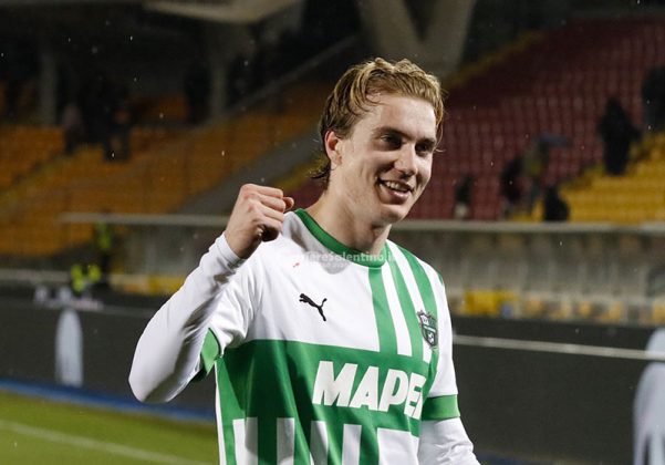 Il Lecce spreca e il Sassuolo porta a casa i tre punti, decide Thorstvedt: 0-1 per gli emiliani - Corriere Salentino