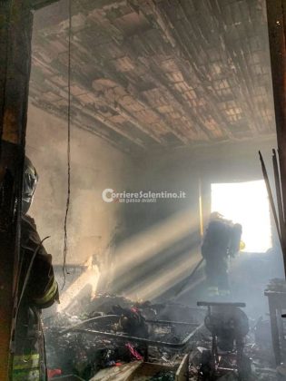 Fiamme in abitazione a Monteroni e Merine: paura e danni, ma nessun ferito - Corriere Salentino