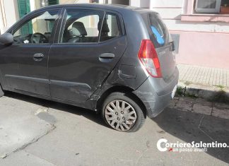 Fora le ruote delle auto vicino la villa, cittadino lo nota e lo fa bloccare dalla polizia: denunciato 44enne
