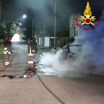 Due auto avvolte dalle fiamme in poche ore, non si arresta la scia di fuoco nel Salento. Fermato un 32enne - Corriere Salentino