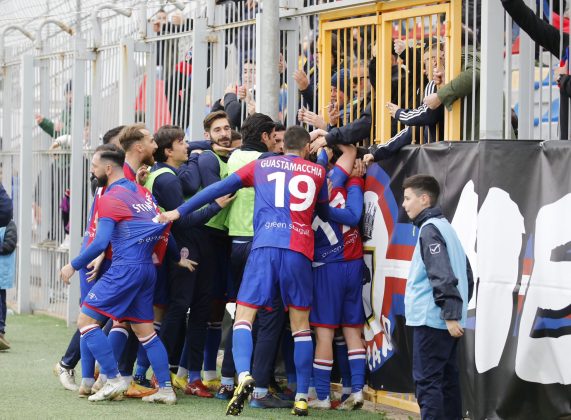 Burzio e Bocchetti trascinano il Casarano in alta quota, Matera sconfitto 2 - 1 - Corriere Salentino