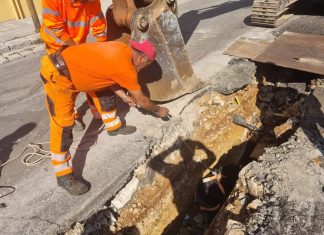 Presicce, scoperta una grande cisterna sotterranea durante i lavori per la rete fognaria