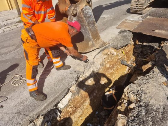 Presicce, scoperta una grande cisterna sotterranea durante i lavori per la rete fognaria - Corriere Salentino