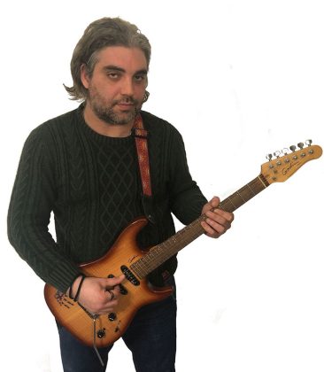 Irrompe sulla scena musicale salentina (e non solo) la pizzicarock del copertinese Antonio Mariano e della sua band - Corriere Salentino