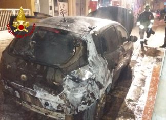 Ancora una notte di fuoco in Salento: tre auto distrutte dalle fiamme. Indagini in corso