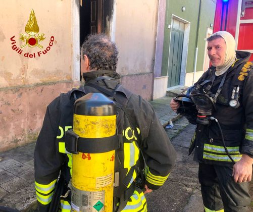 Divampa incendio in abitazione: casa distrutta, paura per una bombola di gpl che prende fuoco - Corriere Salentino