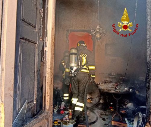 Divampa incendio in abitazione: casa distrutta, paura per una bombola di gpl che prende fuoco - Corriere Salentino