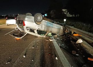 Schianto sulla statale: un’auto si ribalta, ma all’arrivo dei soccorsi a bordo non c’è nessuno