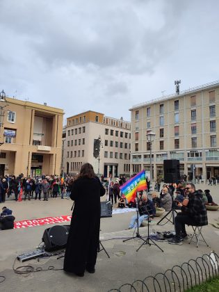 Lecce per il disarmo, artisti e attivisti in piazza contro la guerra - Corriere Salentino
