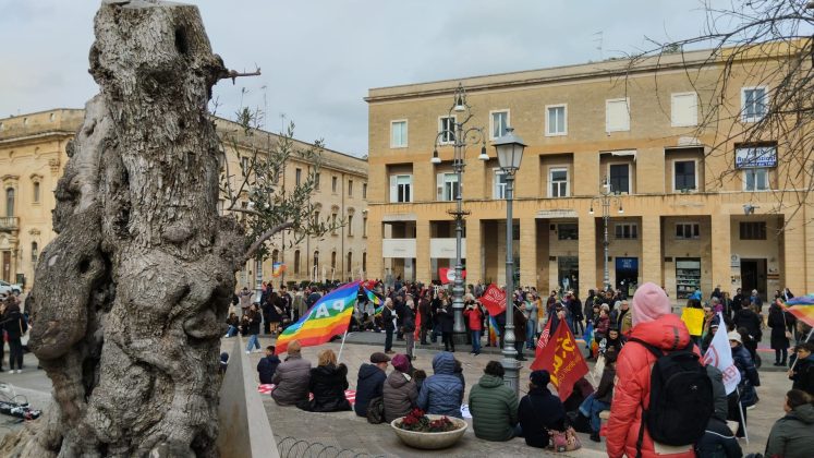 Lecce per il disarmo, artisti e attivisti in piazza contro la guerra - Corriere Salentino