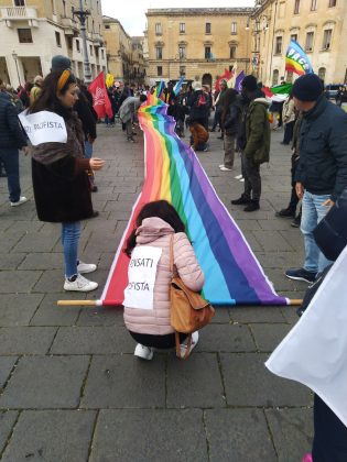 Lecce per il disarmo, artisti e attivisti in piazza contro la guerra - Corriere Salentino