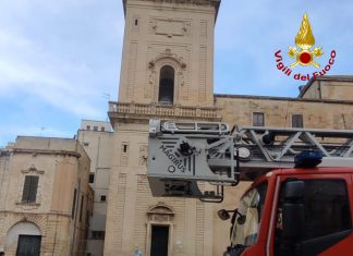 Allerta arancione per forte vento, tromba d’aria in città: danni al campanile del Duomo