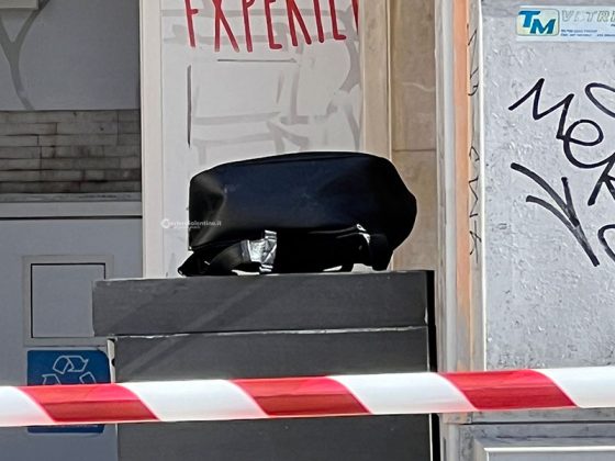 Zaino sospetto sotto ai portici, scatta l'allarme bomba in piazza Sant'Oronzo - Corriere Salentino
