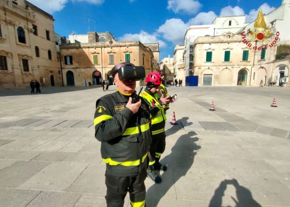 Campanile del Duomo sorvegliato speciale, sopralluogo per verifica danni. Ancora pericoli: zona transennata e interdetta - Corriere Salentino