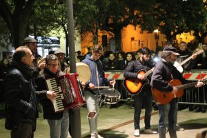 Sannicola, lunedì “La lunga notte dei lazzareni”, l’antichissima tradizione dei cantori che animano le contrade - Corriere Salentino