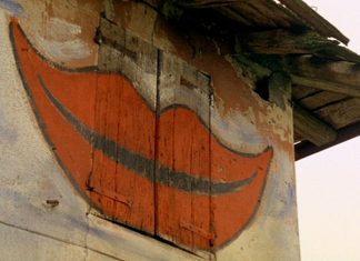 A grande richiesta Lù Miére Calicidicinema con “La casa dalle finestre che ridono”. Tra gli sceneggiatori del film anche Maurizio Costanzo