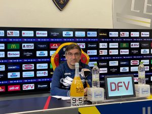 Baroni alla squadra: “Non possiamo prendere gol così. Torino ha vinto da fermo”. Jurić: “Bene la vittoria, non la prestazione” - Corriere Salentino