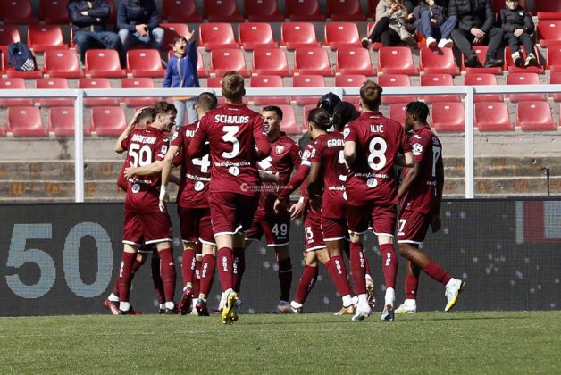 Terza sconfitta di fila, il Lecce torna coi piedi per terra - Corriere Salentino