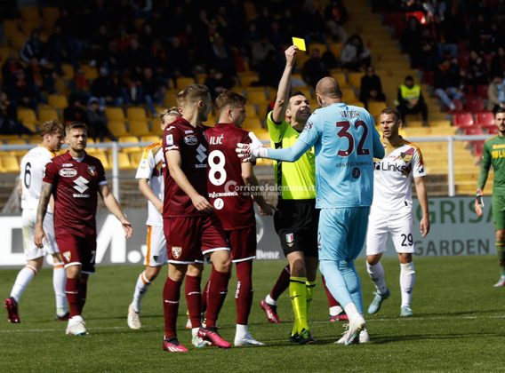 Terza sconfitta di fila, il Lecce torna coi piedi per terra - Corriere Salentino