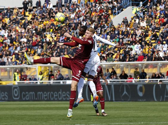 Terza sconfitta di fila, il Lecce torna coi piedi per terra - Corriere Salentino