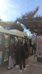 L’inferno dei trasporti pubblici a Lecce, mobilità insostenibile per gli studenti: l’ispezione con l’assessore De Matteis - Corriere Salentino