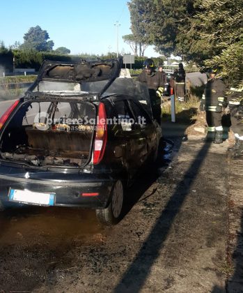Auto prende fuoco sulla provinciale: conducente accosta e si scatena l'incendio - Corriere Salentino