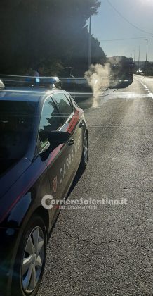 Auto prende fuoco sulla provinciale: conducente accosta e si scatena l'incendio - Corriere Salentino